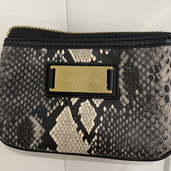 Calvin Klein ,wristlet - Picture 2 of 7